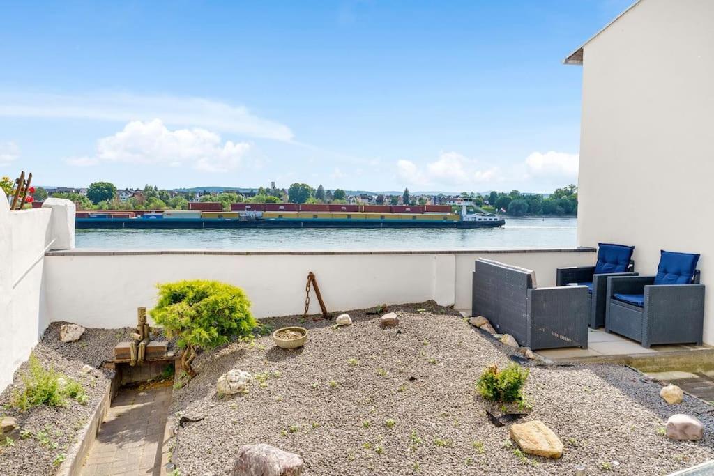 Tiny Apartment With Spacious Terrace On The Rhine Neuwied Eksteriør billede